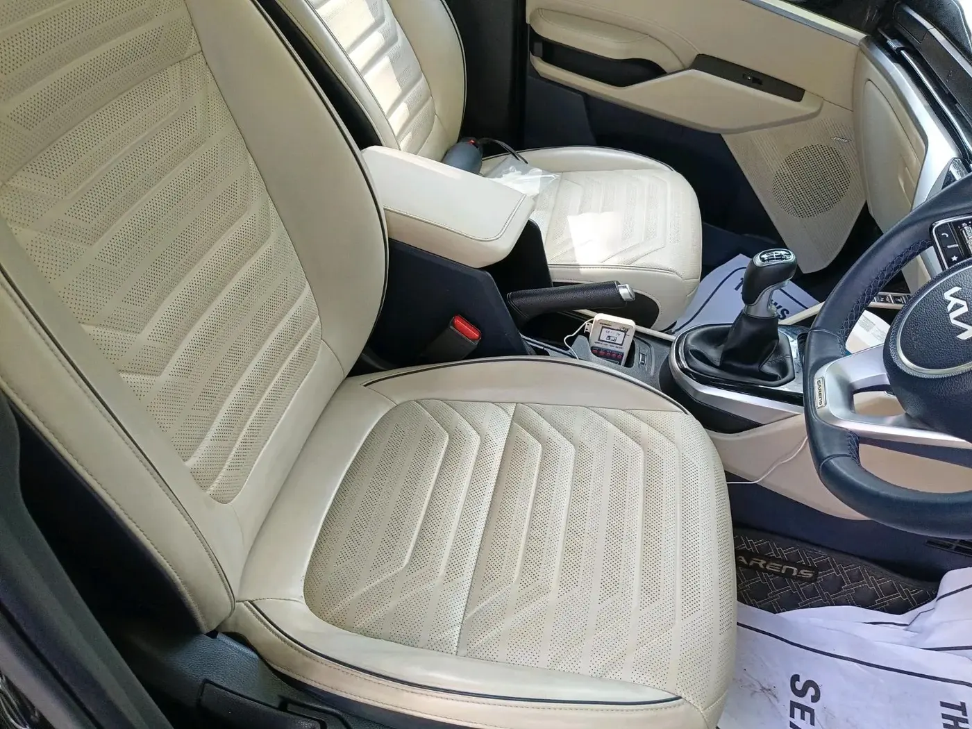 2022 KIA CARENS LUXURY PLUS 1.4 PETROL 7 STR, Petrol, Manual, 14,333 km, interior