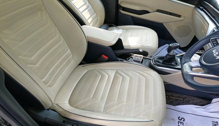 2022 KIA CARENS LUXURY PLUS 1.4 PETROL 7 STR, Petrol, Manual, 14,333 km, interior