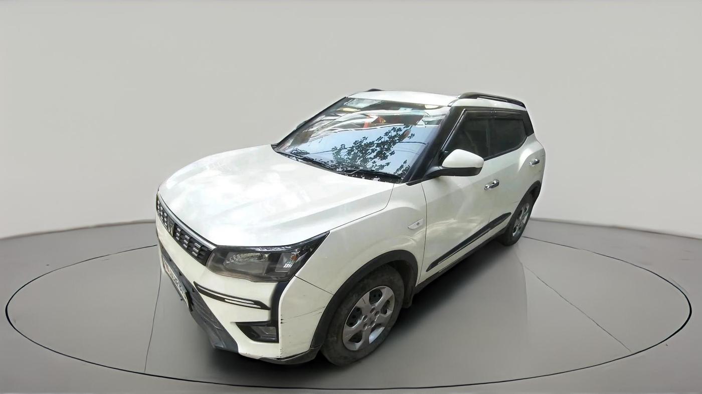 2023 Mahindra XUV300 W6 1.2 PETROL, Petrol, Manual, 38,268 km, exterior
