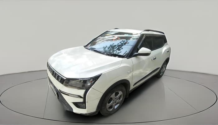 2023 Mahindra XUV300 W6 1.2 PETROL, Petrol, Manual, 38,268 km, exterior