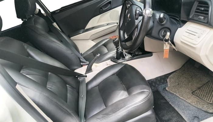 2023 Mahindra XUV300 W6 1.2 PETROL, Petrol, Manual, 38,268 km, interior