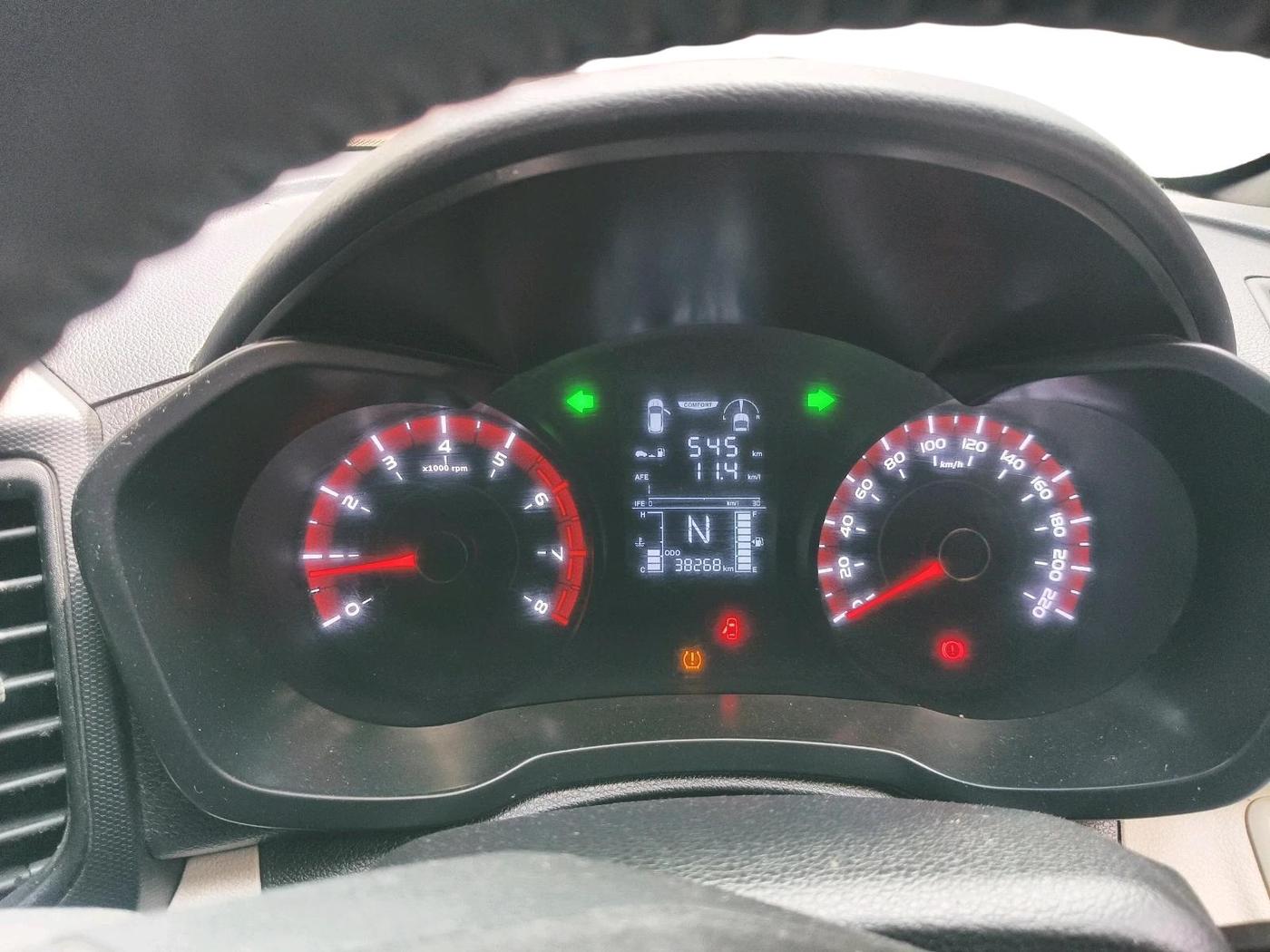 2023 Mahindra XUV300 W6 1.2 PETROL, Petrol, Manual, 38,268 km, interior