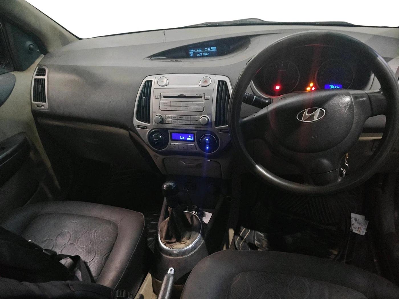2011 Hyundai i20 MAGNA 1.2, CNG, Manual, 85,374 km, interior
