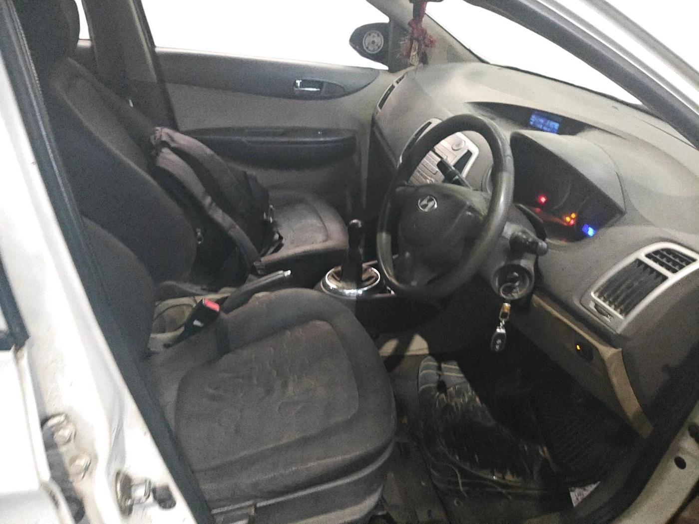 2011 Hyundai i20 MAGNA 1.2, CNG, Manual, 85,374 km, interior