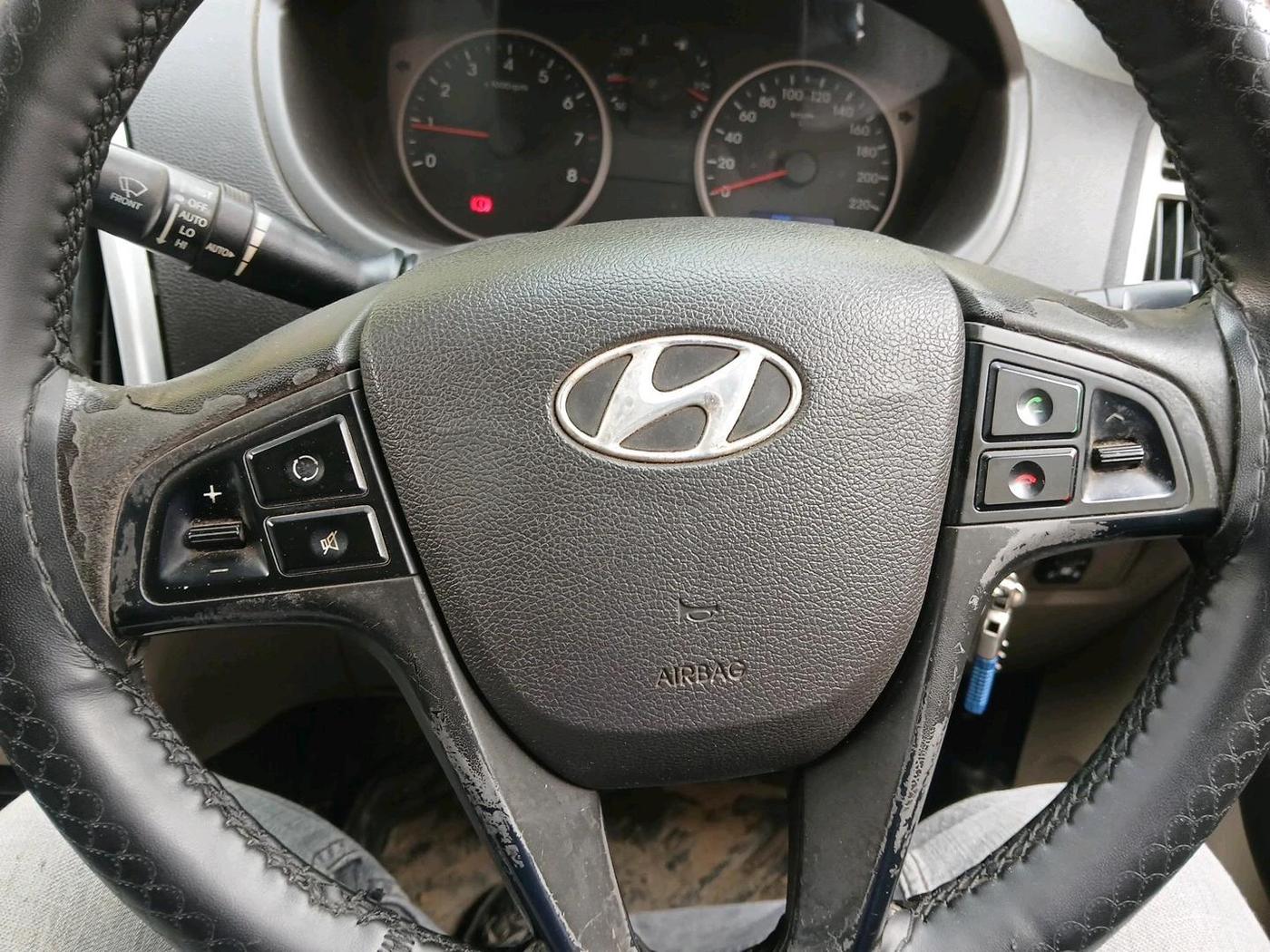 2013 Hyundai i20 SPORTZ 1.2, CNG, Manual, 1,21,737 km, interior
