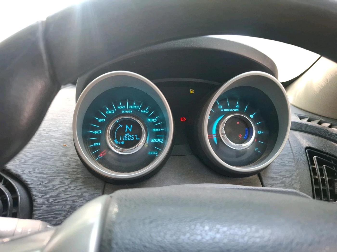 2016 Mahindra XUV500 W6 1.99, Diesel, Manual, 1,16,057 km, interior