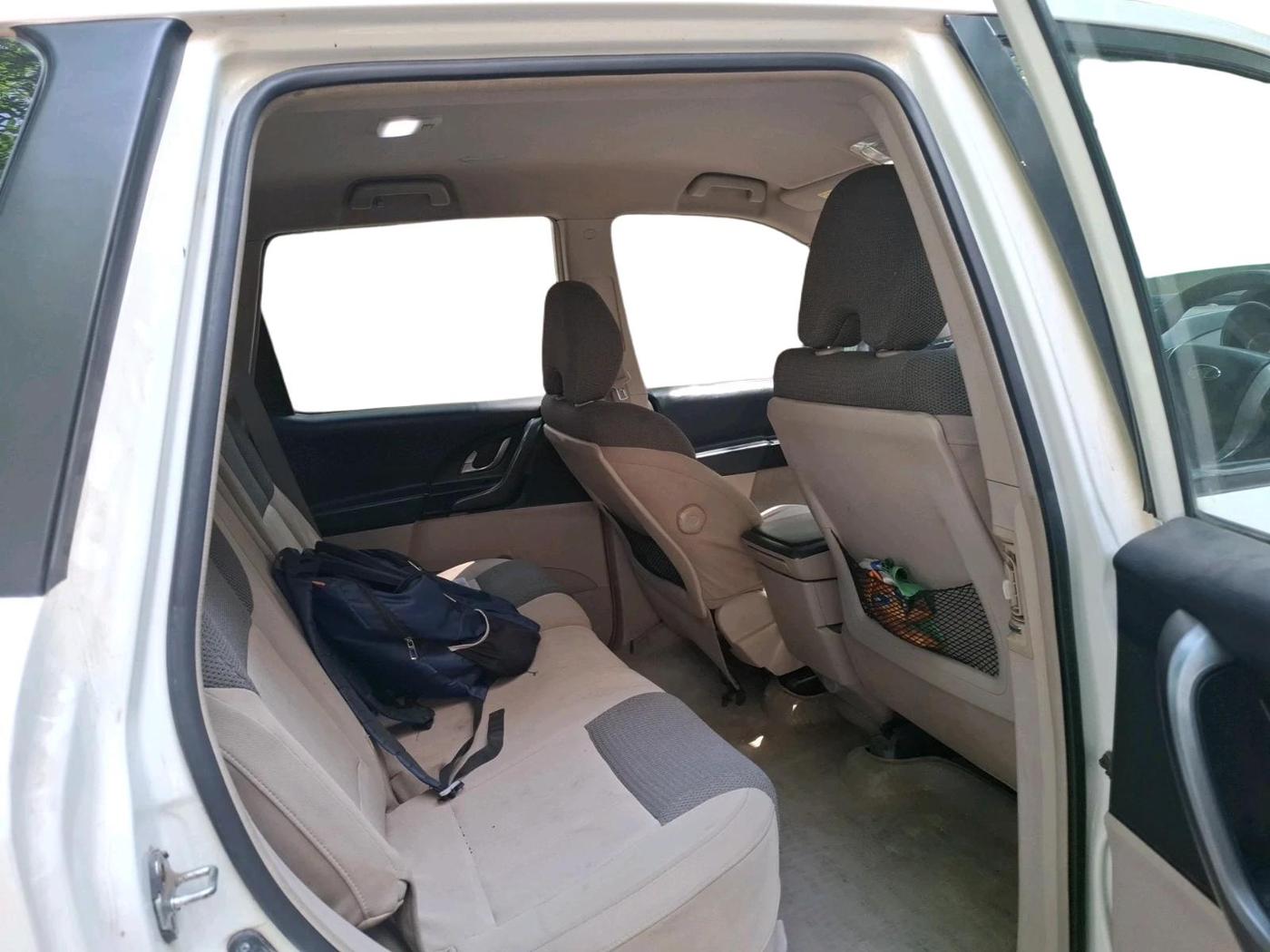 2016 Mahindra XUV500 W6 1.99, Diesel, Manual, 1,16,057 km, interior