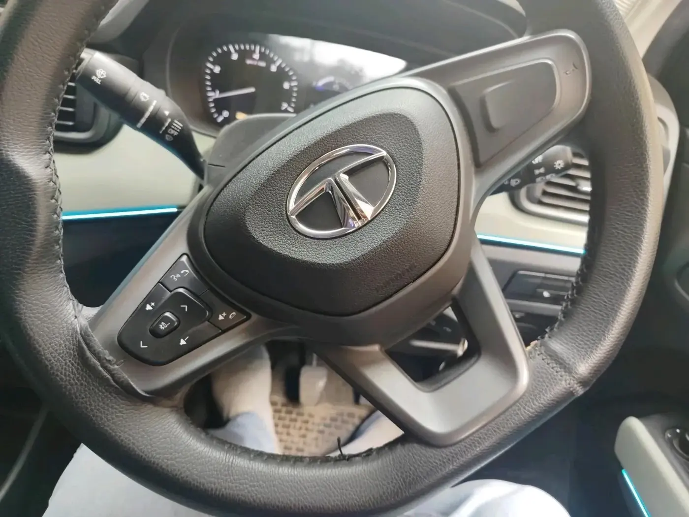 2023 Tata PUNCH ADVENTURE CAMO MT, Petrol, Manual, 6,998 km, interior