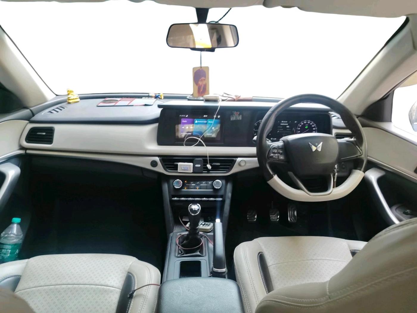 2023 Mahindra XUV700 MX P MT 5 STR, Petrol, Manual, 30,536 km, interior