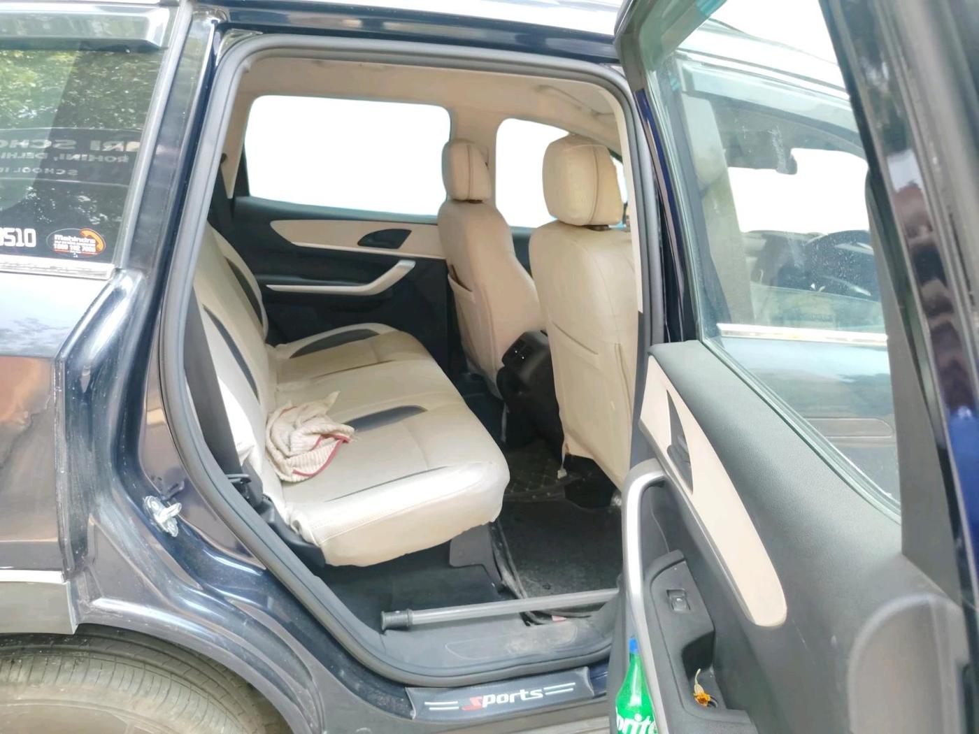 2023 Mahindra XUV700 MX P MT 5 STR, Petrol, Manual, 30,536 km, interior