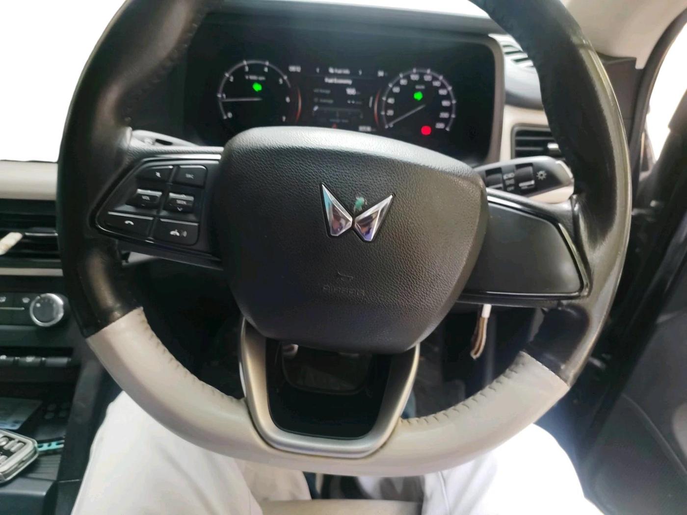 2023 Mahindra XUV700 MX P MT 5 STR, Petrol, Manual, 30,536 km, interior