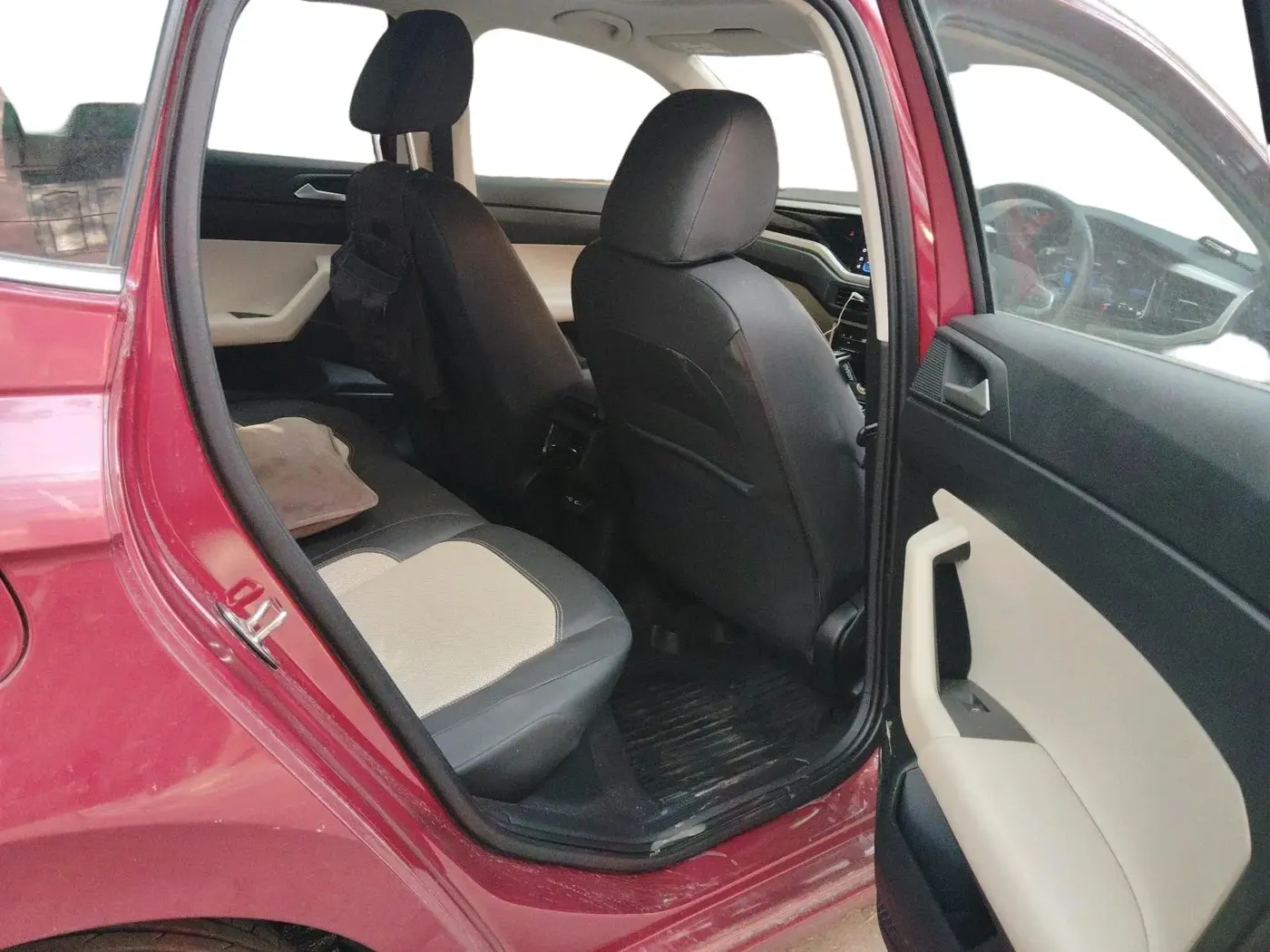 2023 Volkswagen VIRTUS TOPLINE TSI 1.0 AT, Petrol, Automatic, 21,670 km, interior