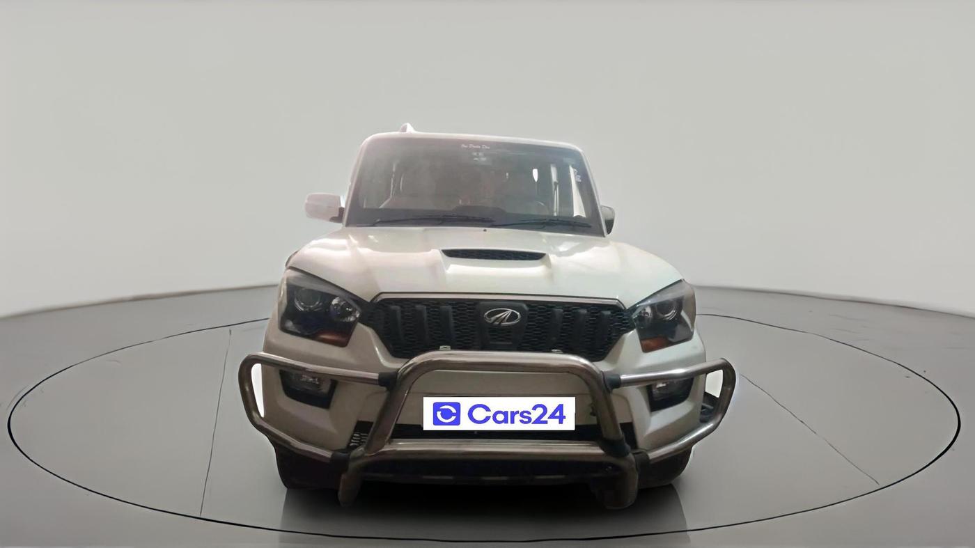 2017 Mahindra Scorpio S4 PLUS 1.99 INTELLI-HYBRID, Diesel, Manual, 47,836 km, exterior