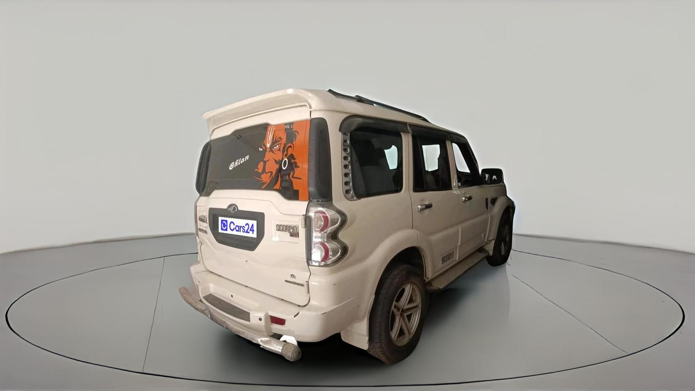 2017 Mahindra Scorpio S4 PLUS 1.99 INTELLI-HYBRID, Diesel, Manual, 47,836 km, exterior