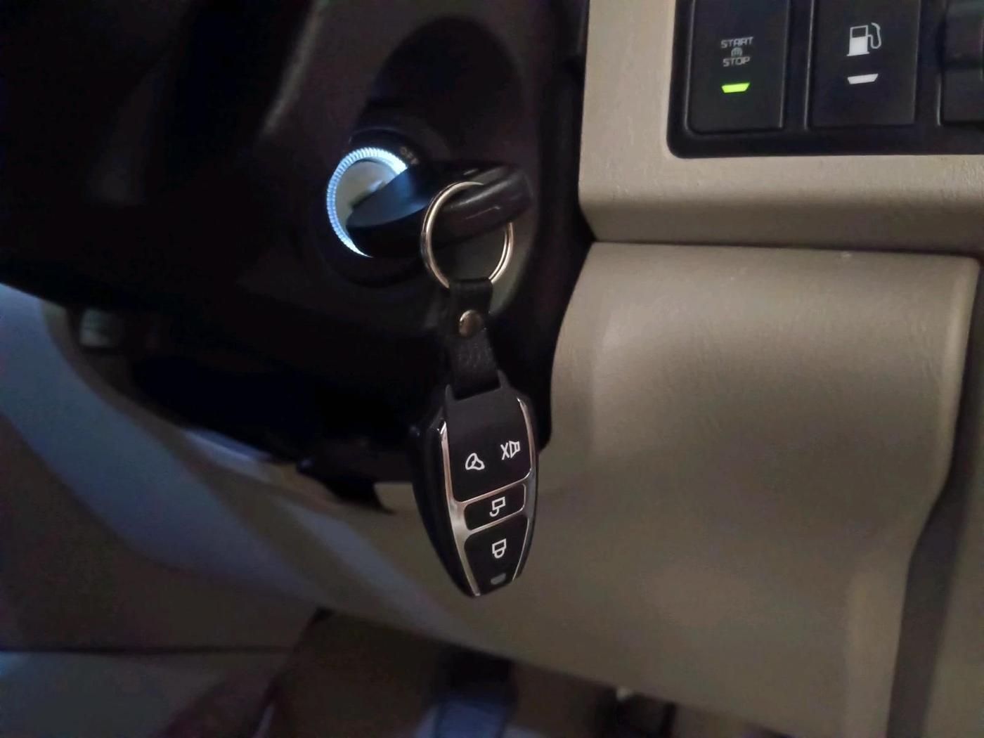 2017 Mahindra Scorpio S4 PLUS 1.99 INTELLI-HYBRID, Diesel, Manual, 47,836 km, interior