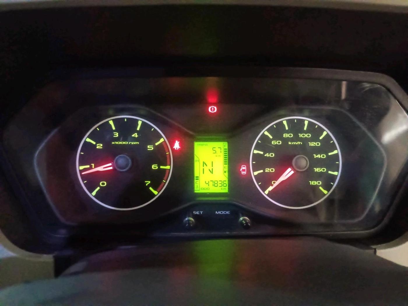 2017 Mahindra Scorpio S4 PLUS 1.99 INTELLI-HYBRID, Diesel, Manual, 47,836 km, interior