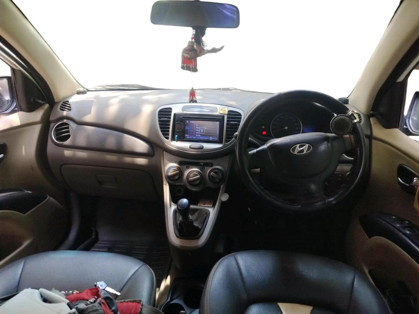 2012 Hyundai i10 MAGNA 1.1, CNG, Manual, 1,00,000 km, interior