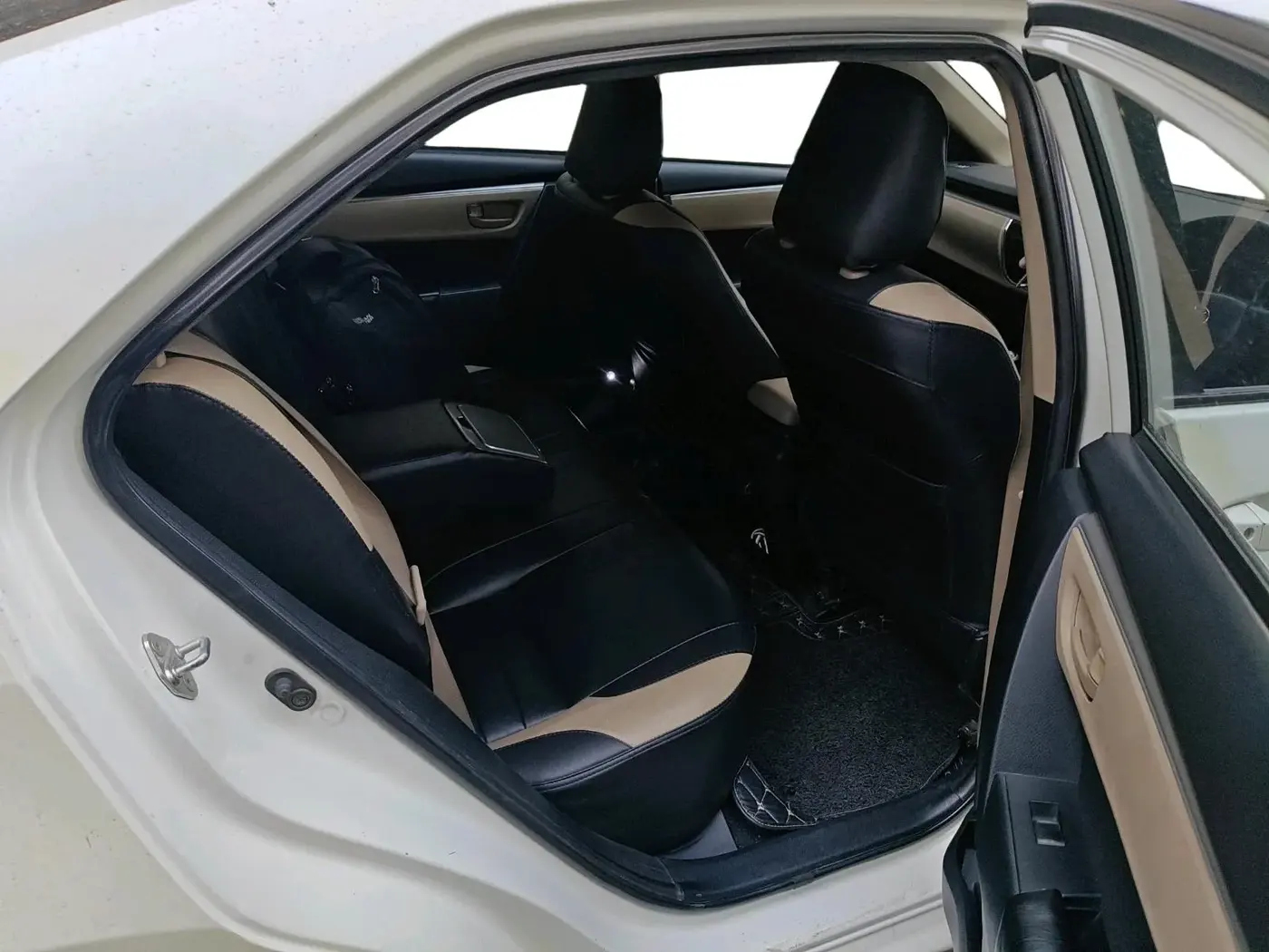 2015 Toyota Corolla Altis JS PETROL, Petrol, Manual, 1,42,292 km, interior