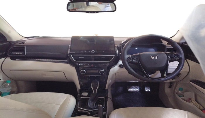 2024 Mahindra XUV 3XO AX7 1.2 TGDi AT, Petrol, Automatic, 11,593 km, interior