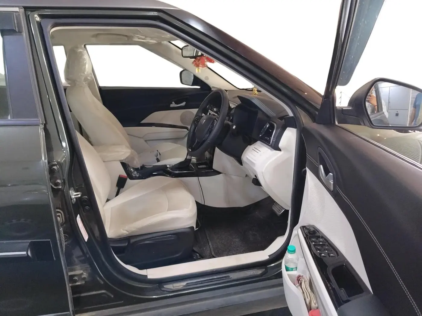 2024 Mahindra XUV 3XO AX7 1.2 TGDi AT, Petrol, Automatic, 11,593 km, interior