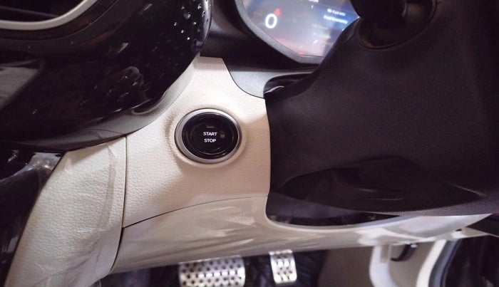 2024 Mahindra XUV 3XO AX7 1.2 TGDi AT, Petrol, Automatic, 11,593 km, interior