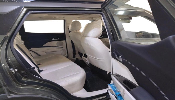 2024 Mahindra XUV 3XO AX7 1.2 TGDi AT, Petrol, Automatic, 11,593 km, interior