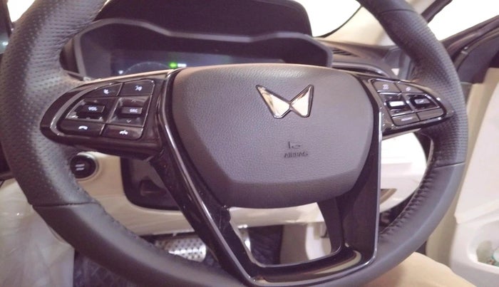 2024 Mahindra XUV 3XO AX7 1.2 TGDi AT, Petrol, Automatic, 11,593 km, interior