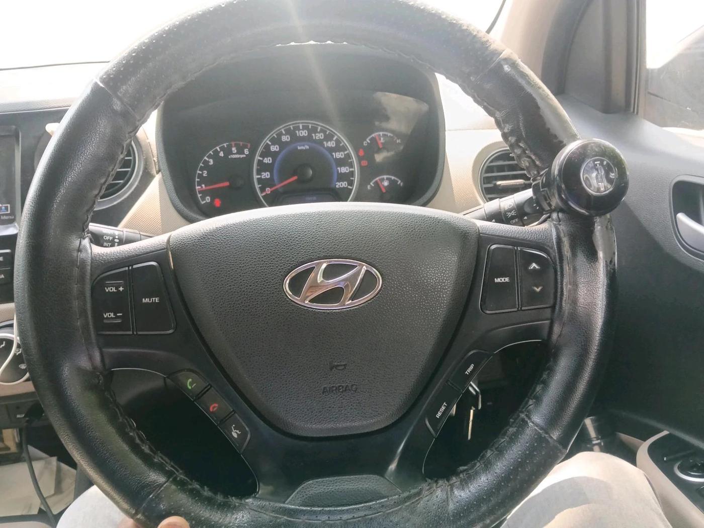 2017 Hyundai Grand i10 SPORTZ (O) 1.2 U2 CRDI, Diesel, Manual, 1,50,420 km, interior