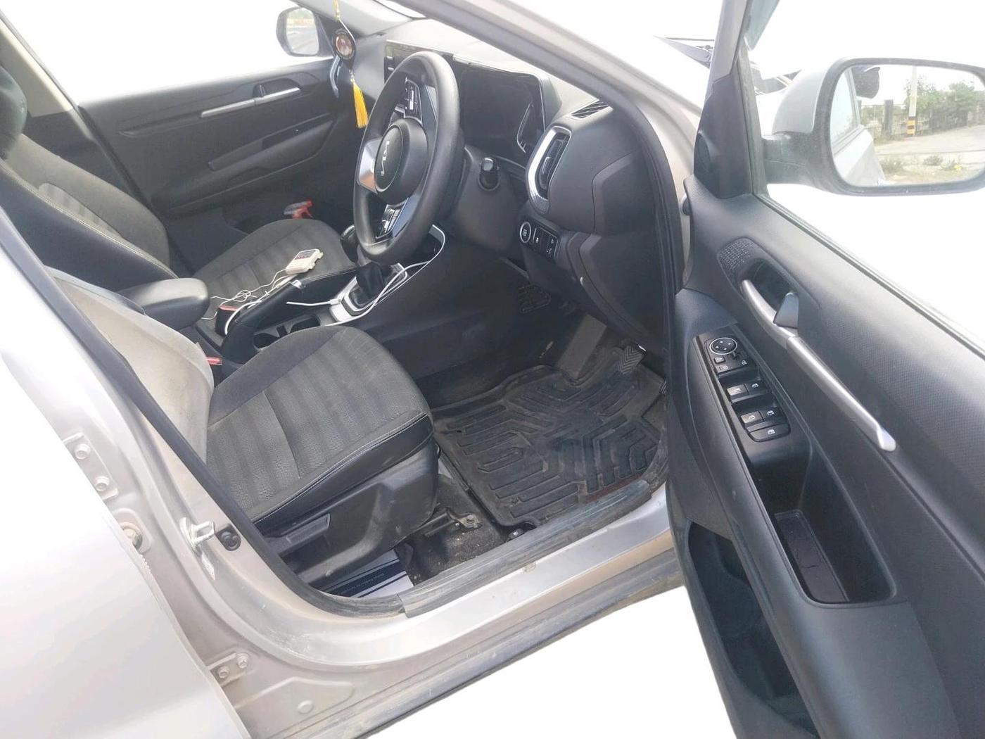 2022 KIA SONET HTK PLUS 1.0 IMT, Petrol, Manual, 41,118 km, interior