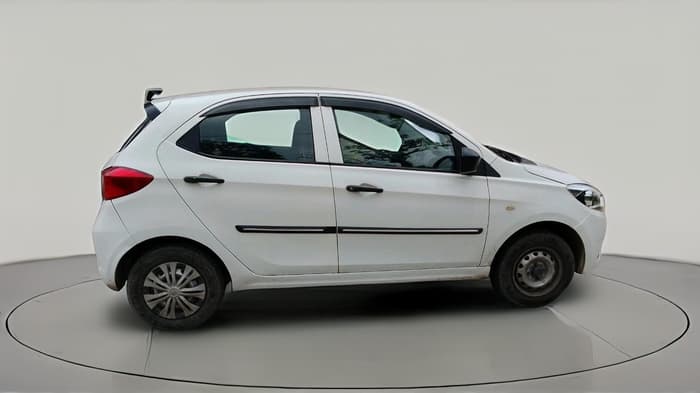 2017 Tata Tiago XE PETROL, CNG, Manual, 80,133 km, exterior