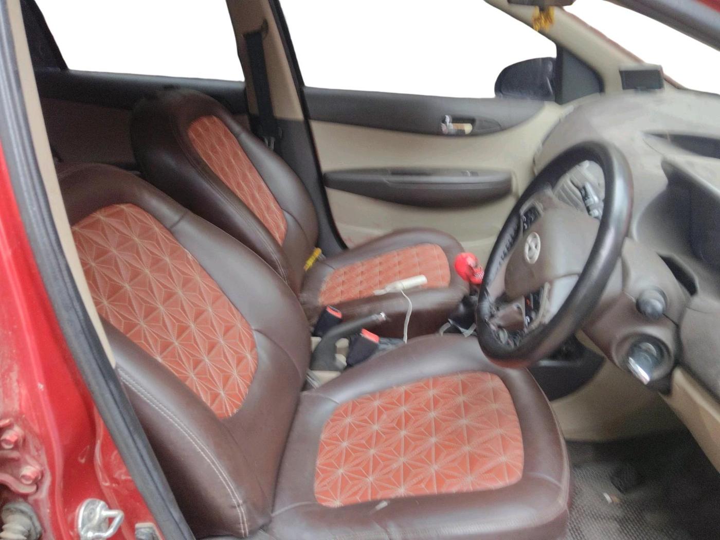 2011 Hyundai i20 SPORTZ 1.2, CNG, Manual, 1,10,438 km, interior