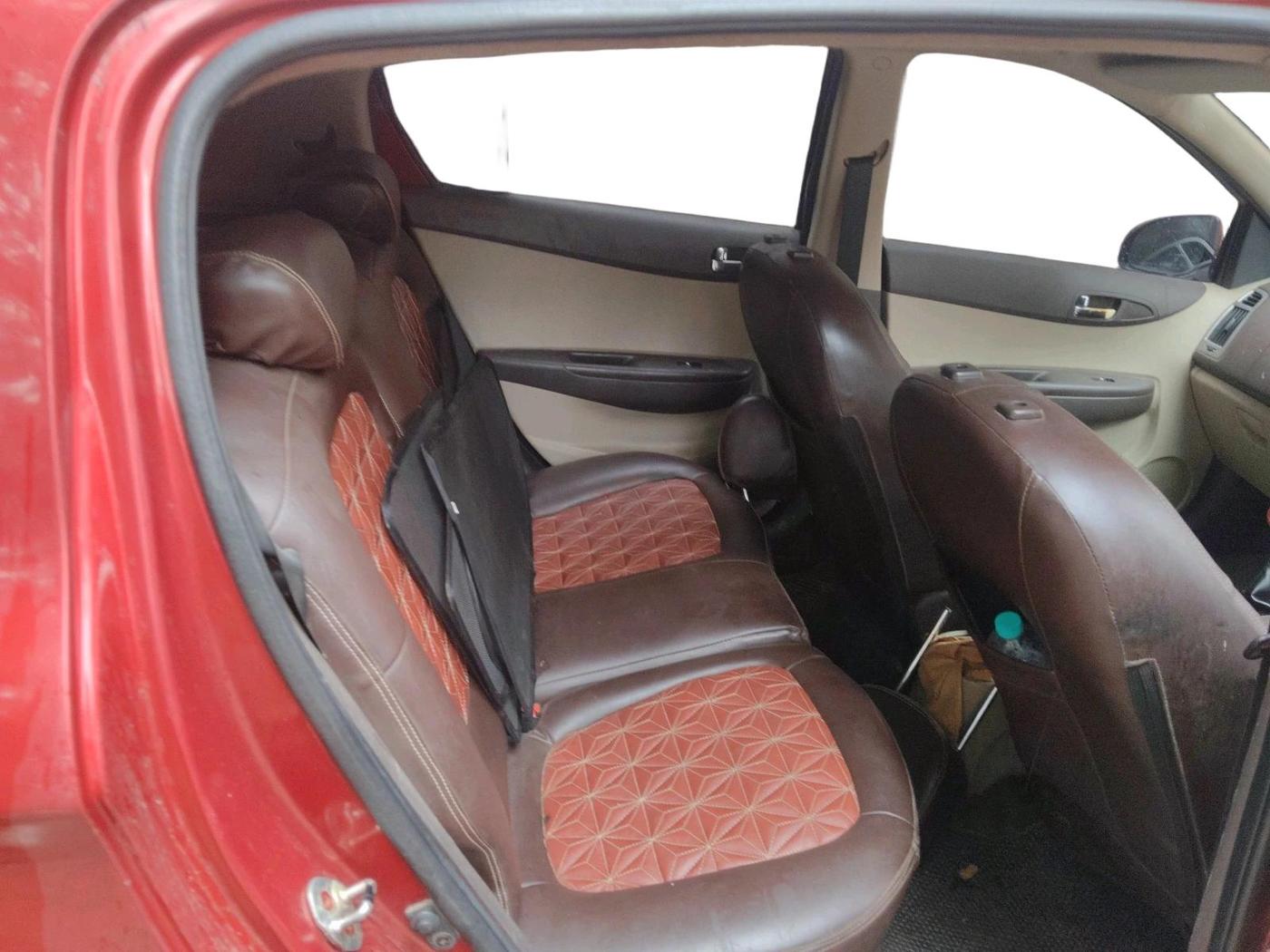 2011 Hyundai i20 SPORTZ 1.2, CNG, Manual, 1,10,438 km, interior