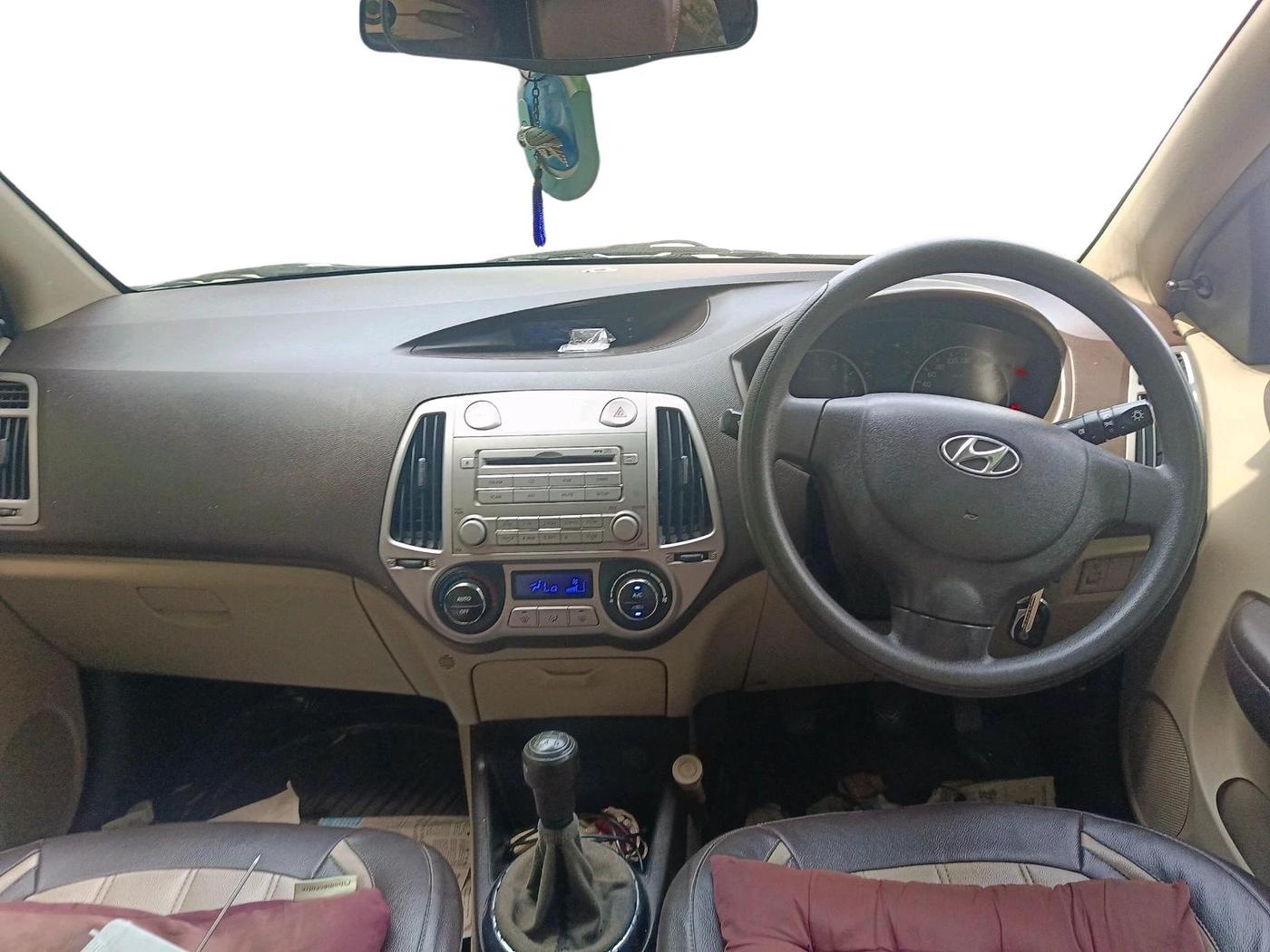 2011 Hyundai i20 MAGNA 1.2, Petrol, Manual, 36,687 km, interior