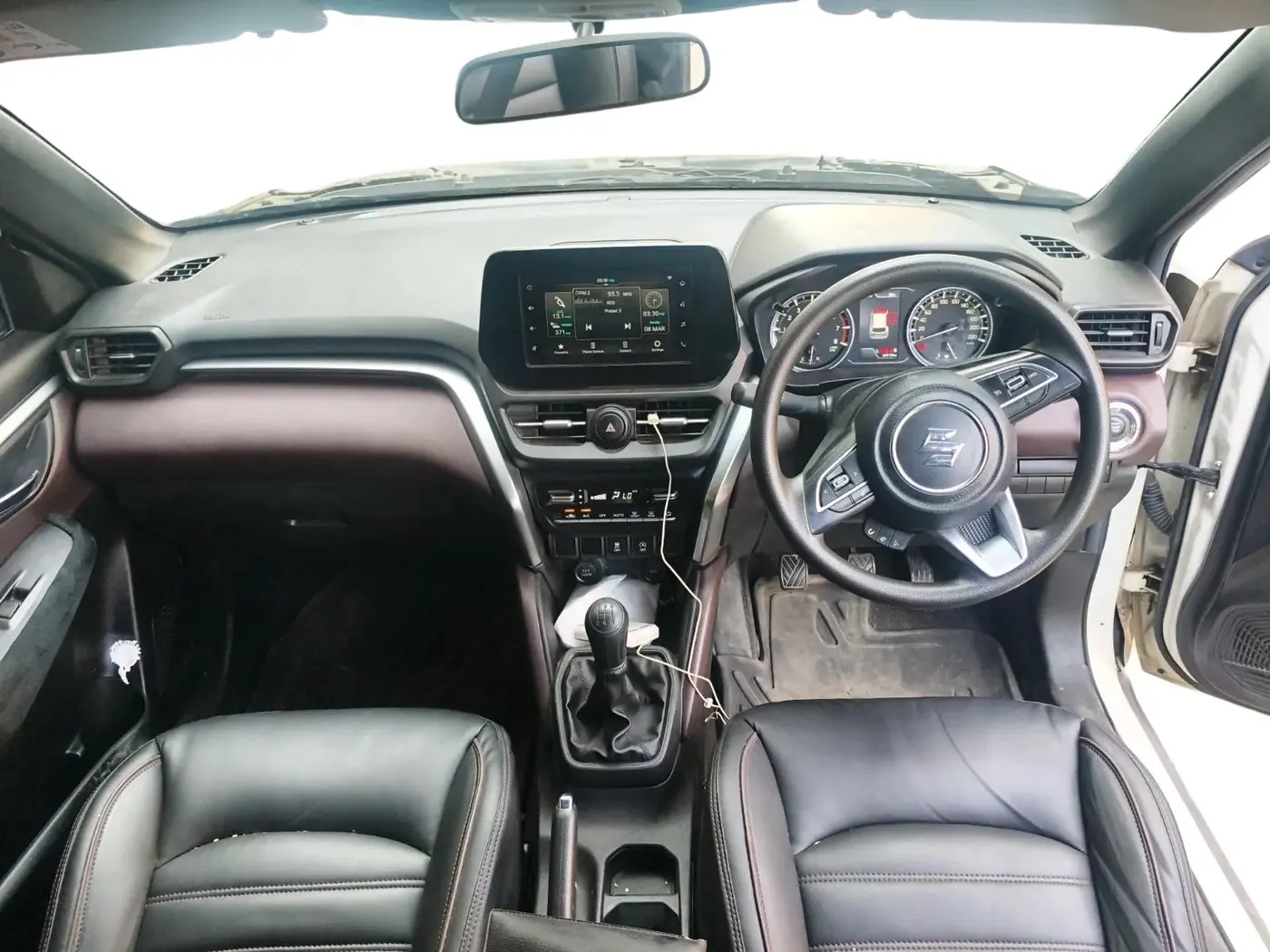 2025 Maruti Grand Vitara DELTA SMART HYBRID, Petrol, Manual, 26,715 km, interior