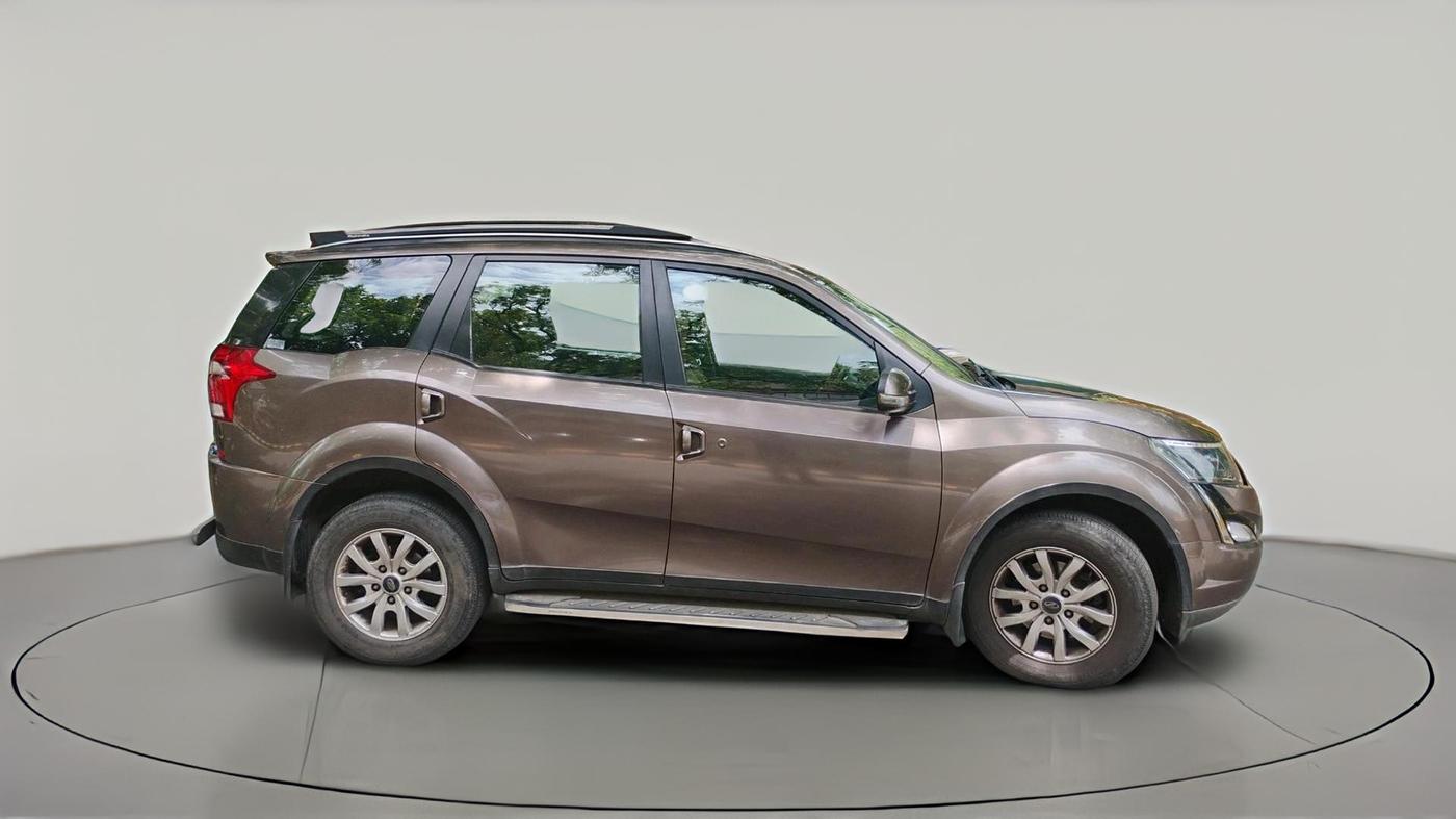2020 Mahindra XUV500 W9, Diesel, Manual, 49,873 km, exterior