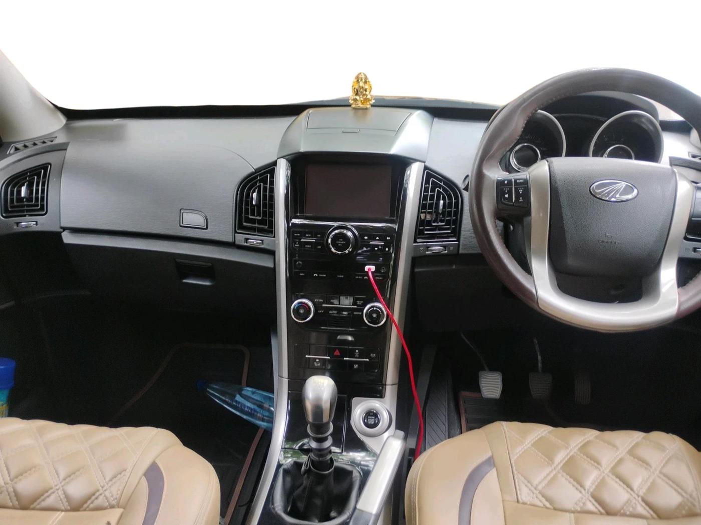 2020 Mahindra XUV500 W9, Diesel, Manual, 49,873 km, interior