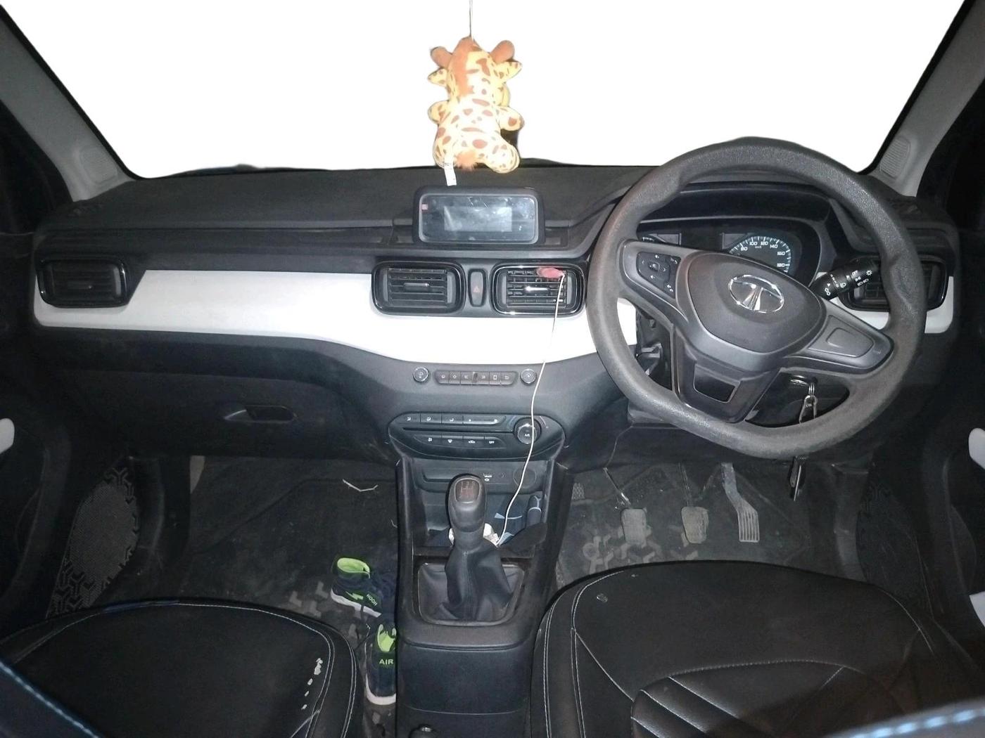 2022 Tata PUNCH PURE MT, Petrol, Manual, 18,144 km, interior