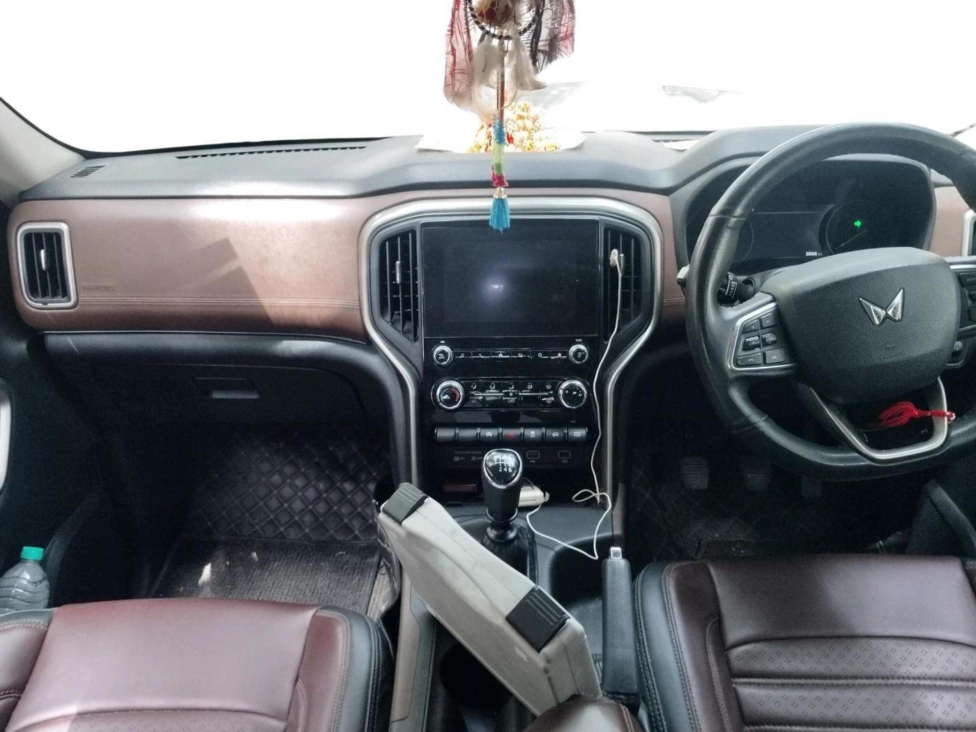 2023 Mahindra SCORPIO-N Z6 DIESEL MT 2WD 7 STR, Diesel, Manual, 33,069 km, interior