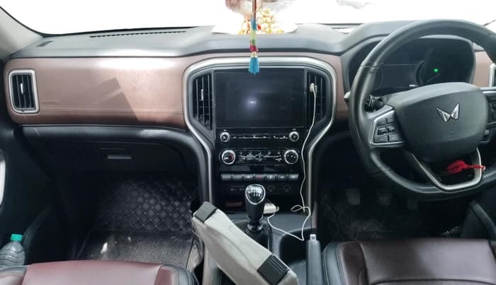 2023 Mahindra SCORPIO-N Z6 DIESEL MT 2WD 7 STR, Diesel, Manual, 33,069 km, interior