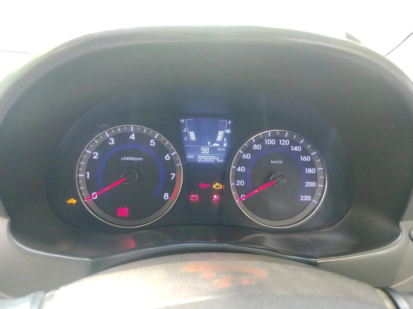 2011 Hyundai Verna FLUIDIC 1.6 VTVT EX, Petrol, Manual, 89,884 km, interior