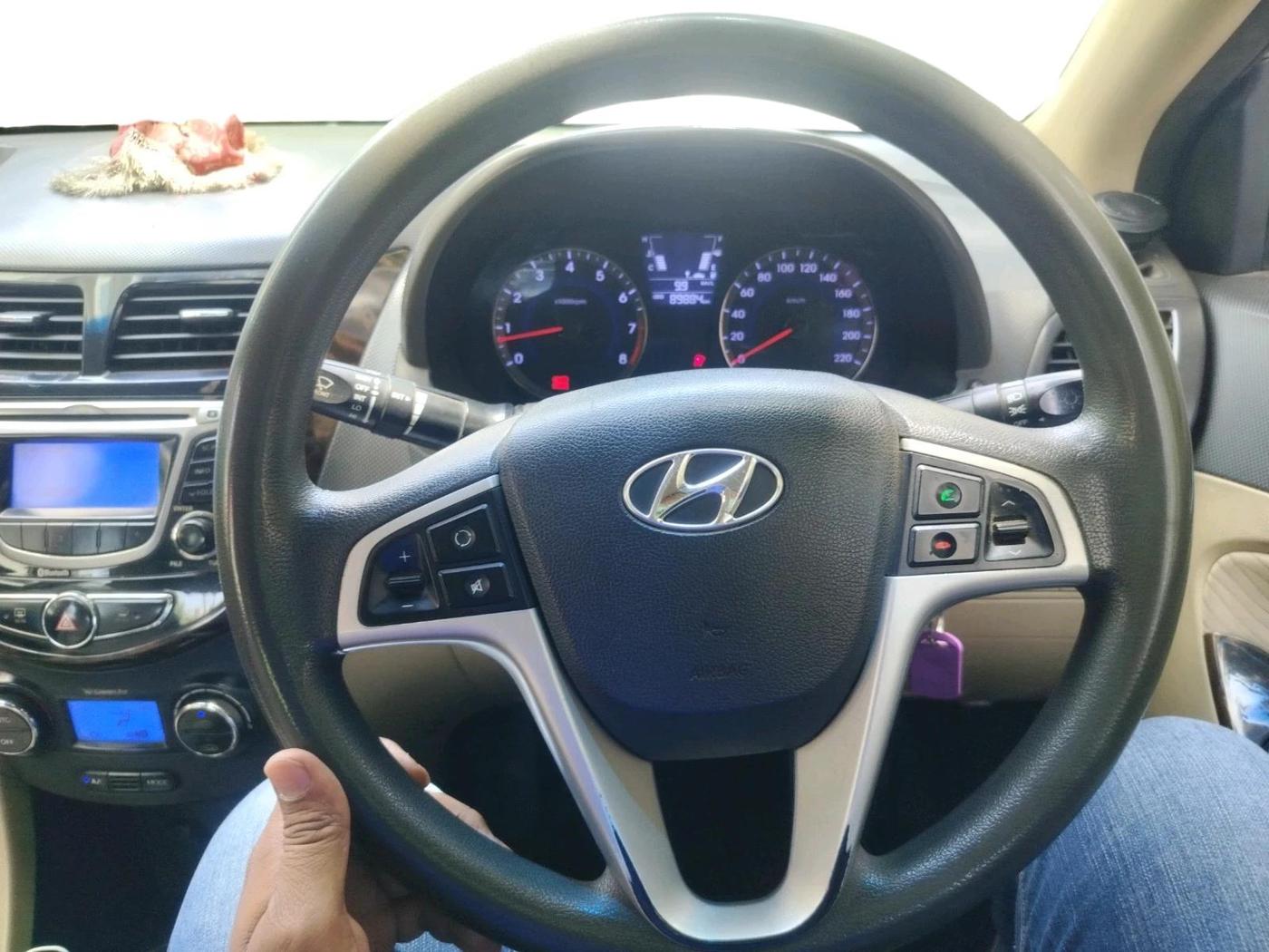 2011 Hyundai Verna FLUIDIC 1.6 VTVT EX, Petrol, Manual, 89,884 km, interior
