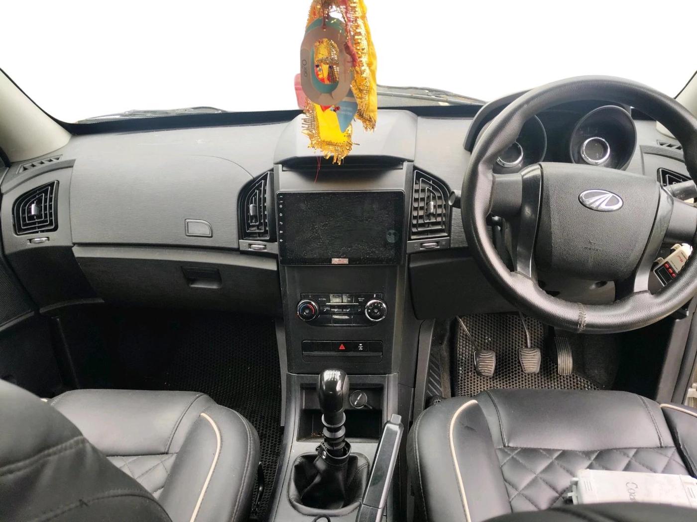 2019 Mahindra XUV500 W5, Diesel, Manual, 77,052 km, interior
