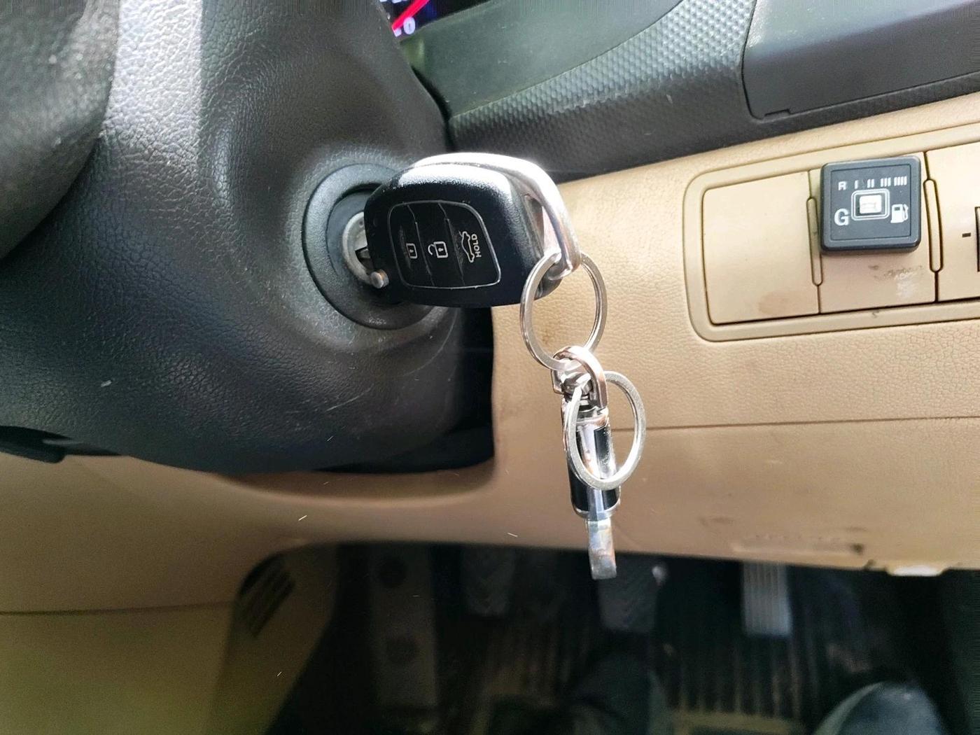 2014 Hyundai Verna FLUIDIC 1.6 VTVT EX, CNG, Manual, 99,066 km, interior