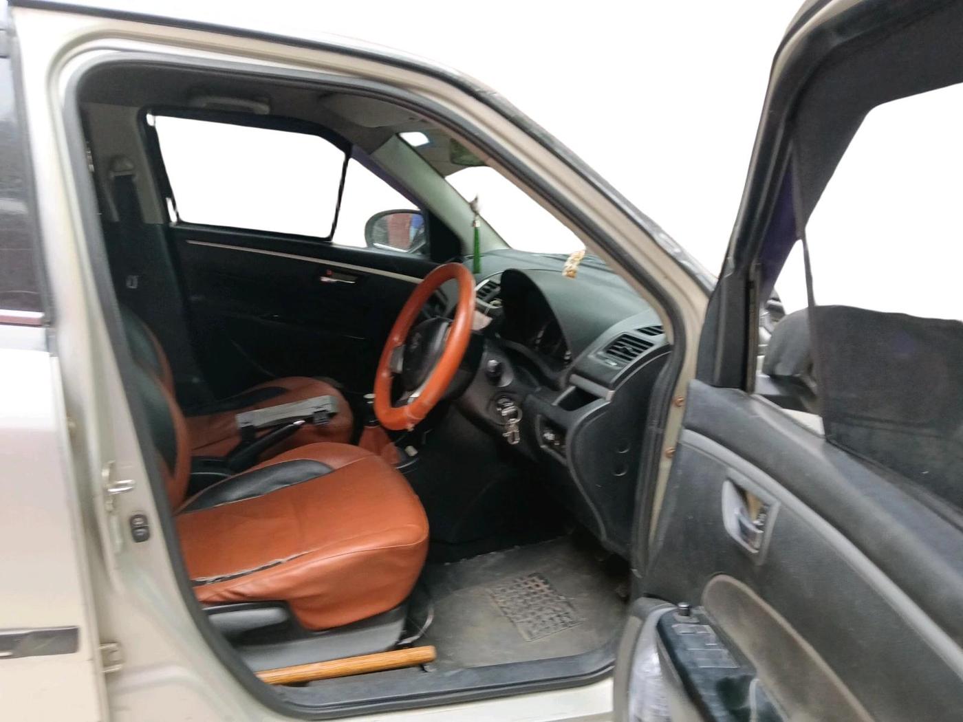 2011 Maruti Swift VXI, CNG, Manual, 96,644 km, interior