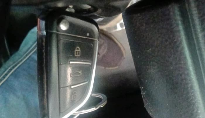 2011 Maruti Swift VXI, CNG, Manual, 96,644 km, interior