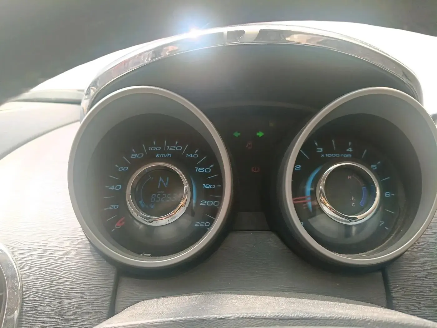 2017 Mahindra XUV500 W10, Diesel, Manual, 85,253 km, interior