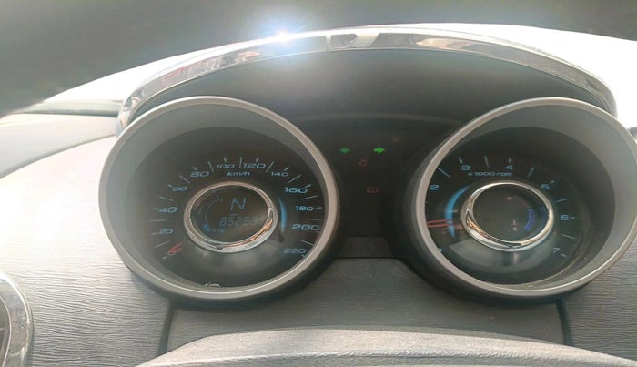 2017 Mahindra XUV500 W10, Diesel, Manual, 85,253 km, interior