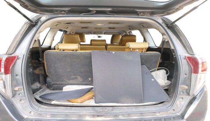 2016 Toyota Innova Crysta 2.4 GX 8 STR, Diesel, Manual, 1,26,167 km, exterior