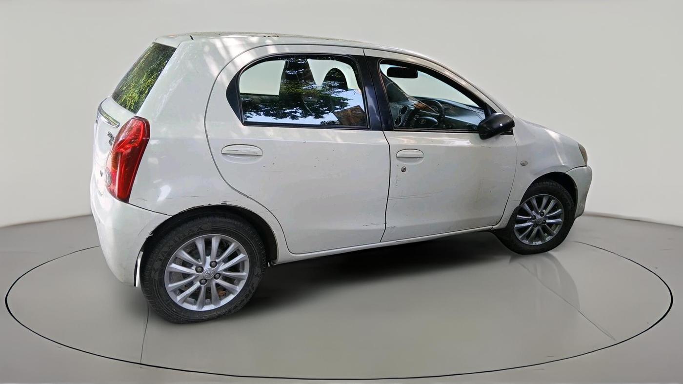2011 Toyota Etios Liva V, Petrol, Manual, 1,36,992 km, exterior