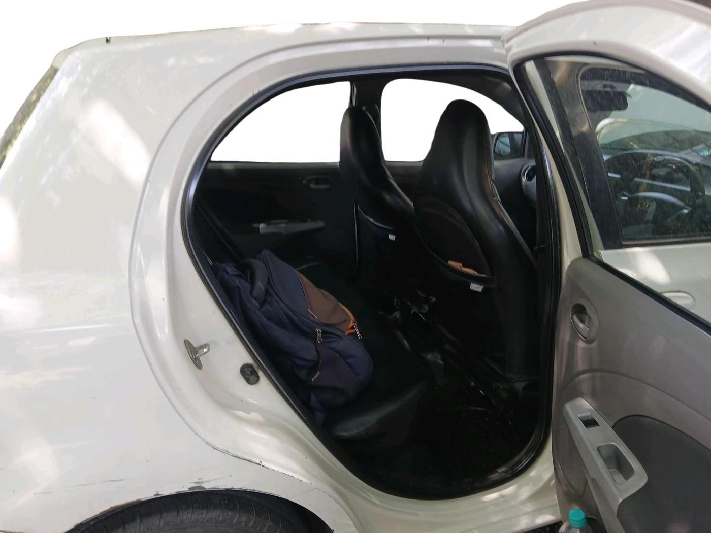 2011 Toyota Etios Liva V, Petrol, Manual, 1,36,992 km, interior